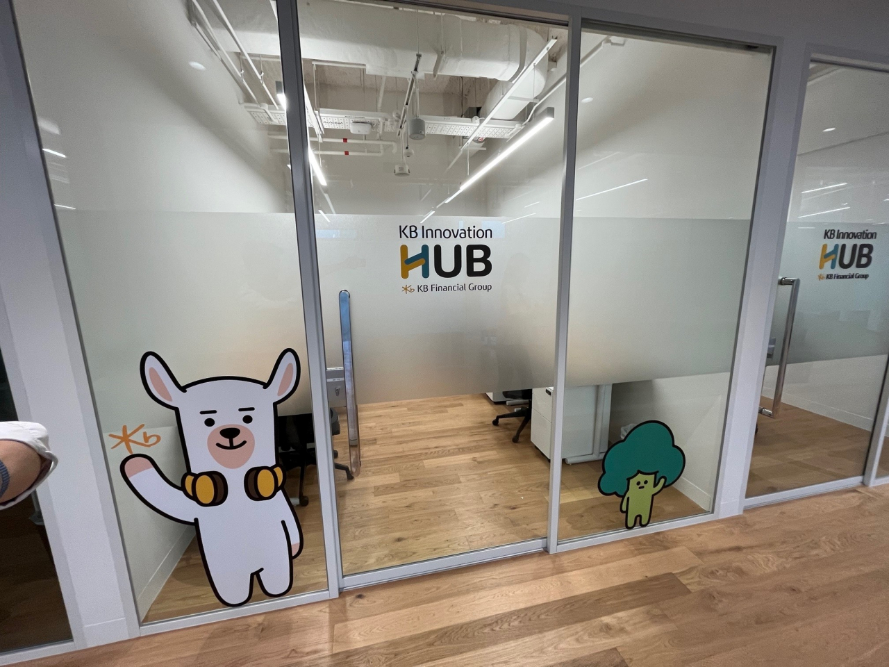 KB Global Fintech Lab's office space for startups located in Singapore ( KB Global Fintech Lab)