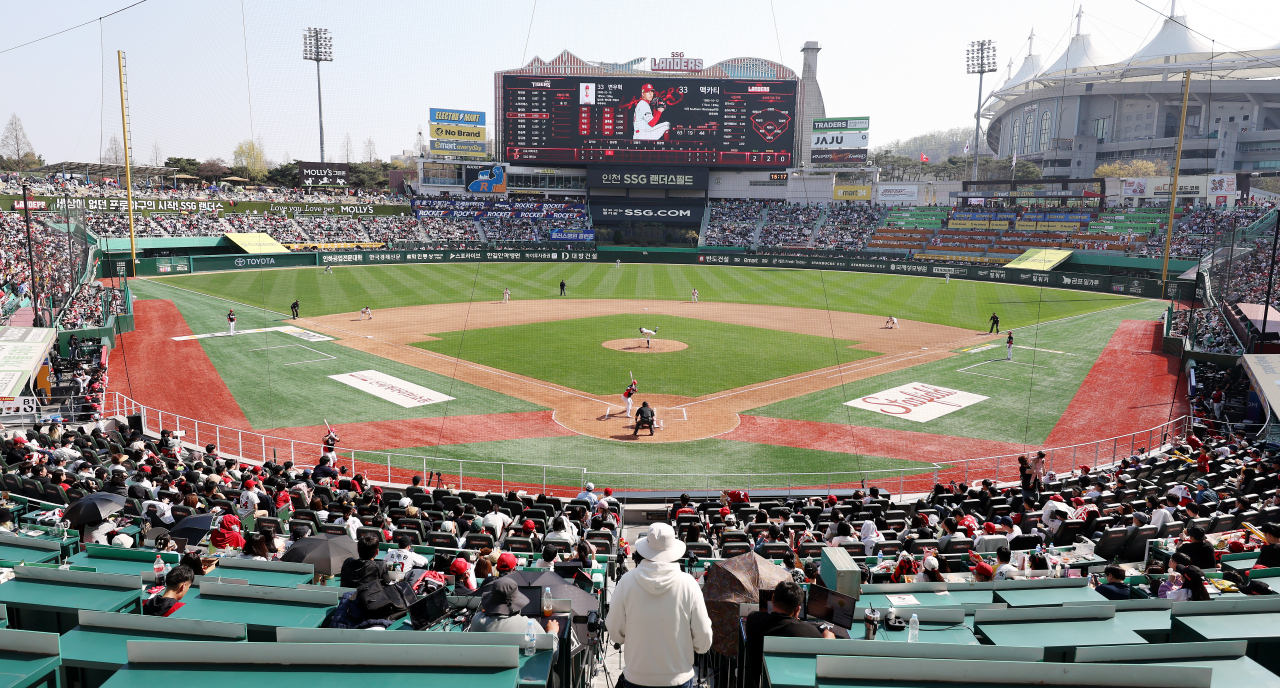 This file photo from April 2 shows Incheon SSG Landers Field in Incheon, some 30 kilometers west of Seoul, during a Korea Baseball Organization regular season game between the Kia Tigers and the SSG Landers. (Yonhap)