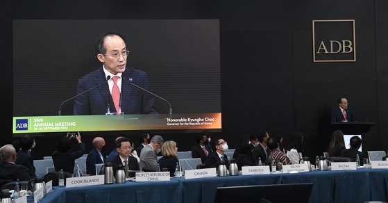 Finance Minister Choo Kyung-ho speaks at the 56th ADB meeting held in September. (Finance Ministry)
