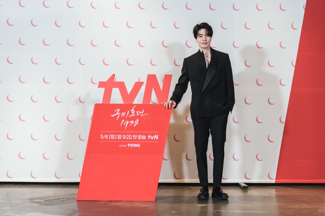 Actor Lee Dong-wook poses for photos after an online press conference on Wednesday. (tvN)