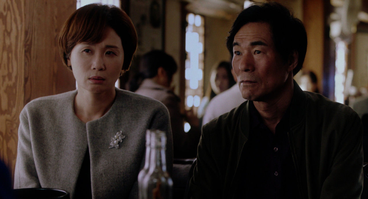 Actors Kim Sun-young (left) and Oh Kwang-rok star as the biological aunt and father of a Korean adoptee to France in “Return to Seoul.” (Atnine Film)