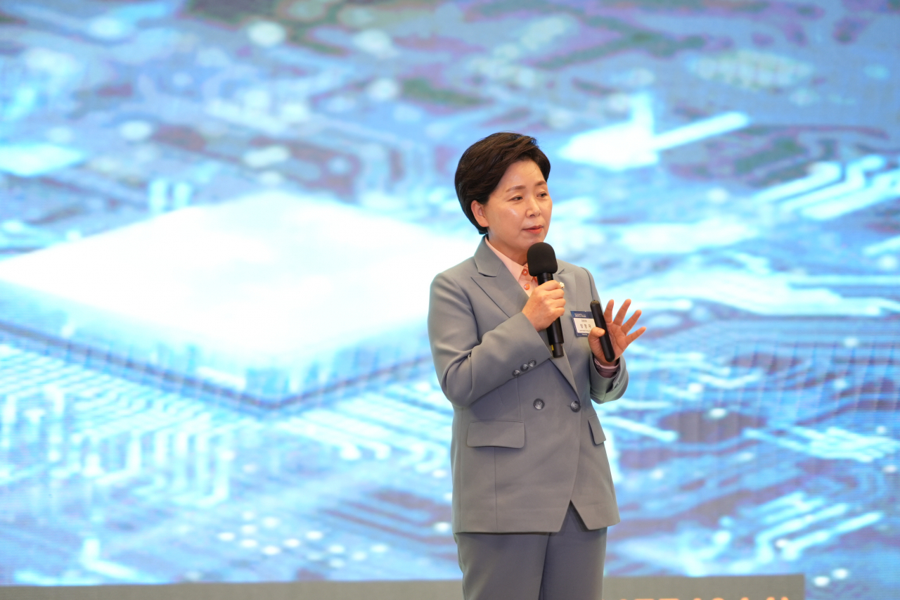 Rep. Yang Hyang-ja, head of the ruling People Power Party's special committee on semiconductors, speaks during the 11th session of the Global Business Forum at the Ambassador Seoul - A Pullman Hotel in Jung-gu, Seoul. on Wednesday. (Damdastudio)