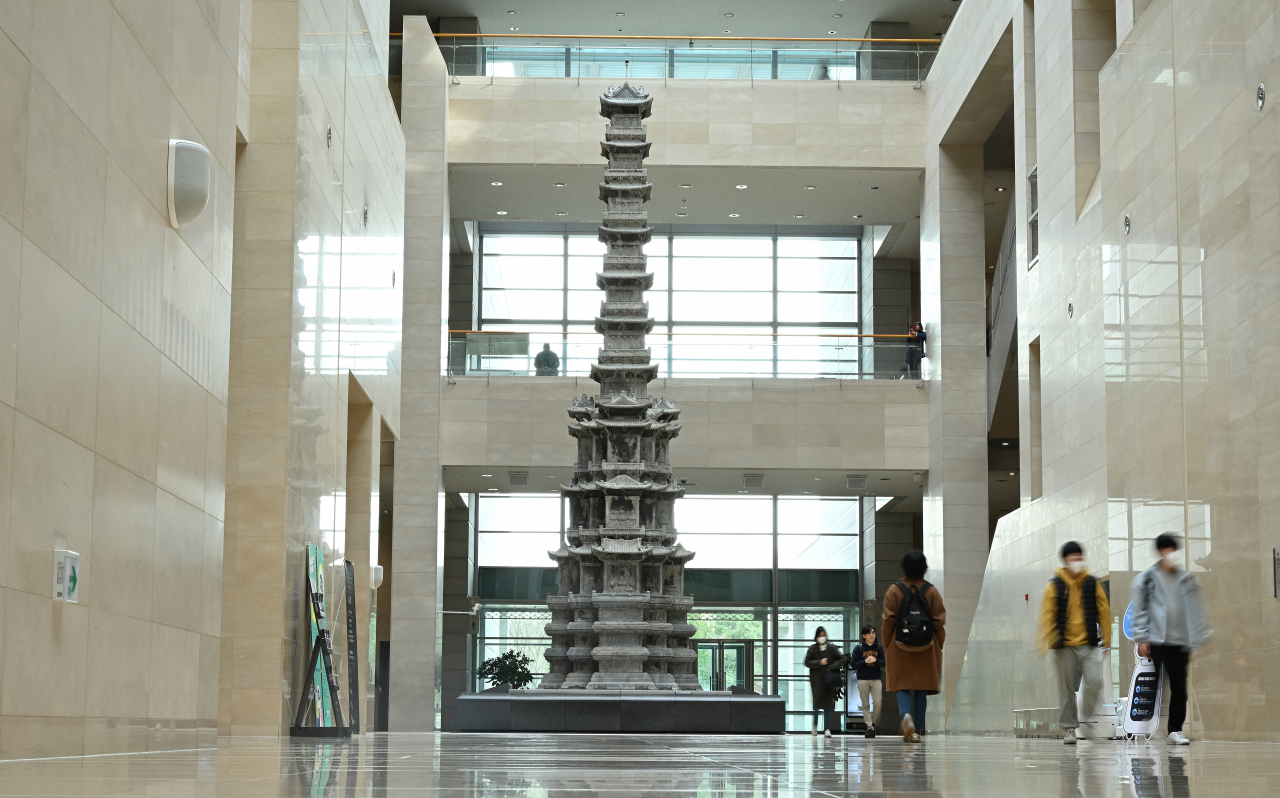 Ten-story stone pagoda from Gyeongcheonsa Temple site, at the National Museum of Korea's lobby floor (Im Se-jun/ The Korea Herald)