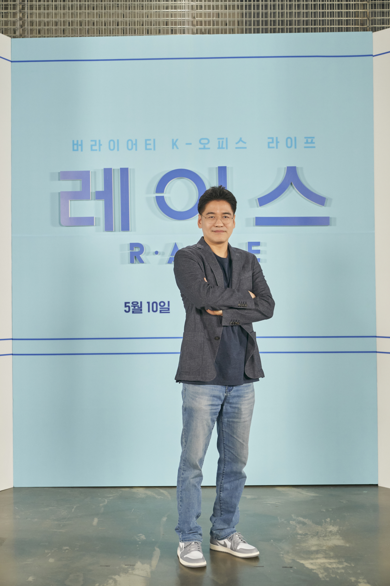 Director Lee Dong-yun poses for photos after an online press conference on Monday. (Walt Disney Co. Korea)