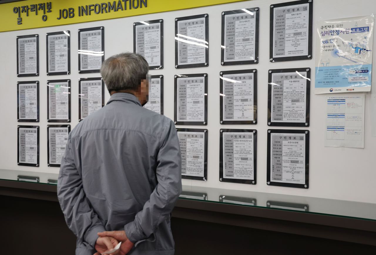 A visitor looks at job openings on a bulletin board at a welfare center in western Seoul, in this file photo taken April 17. (Yonhap)