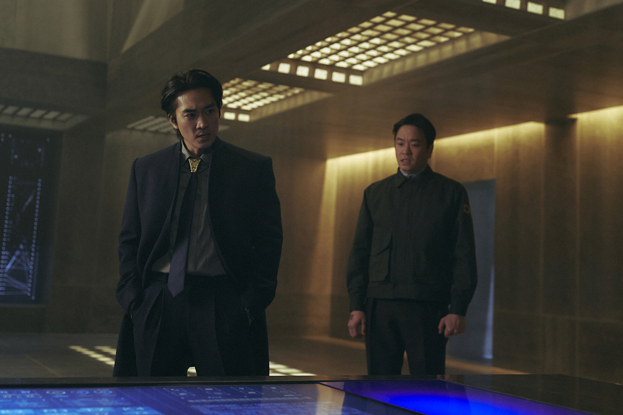 Song Seung-heon (left) plays villain Ryu Seok in Netflix original series “Black Knight.” (Netflix)