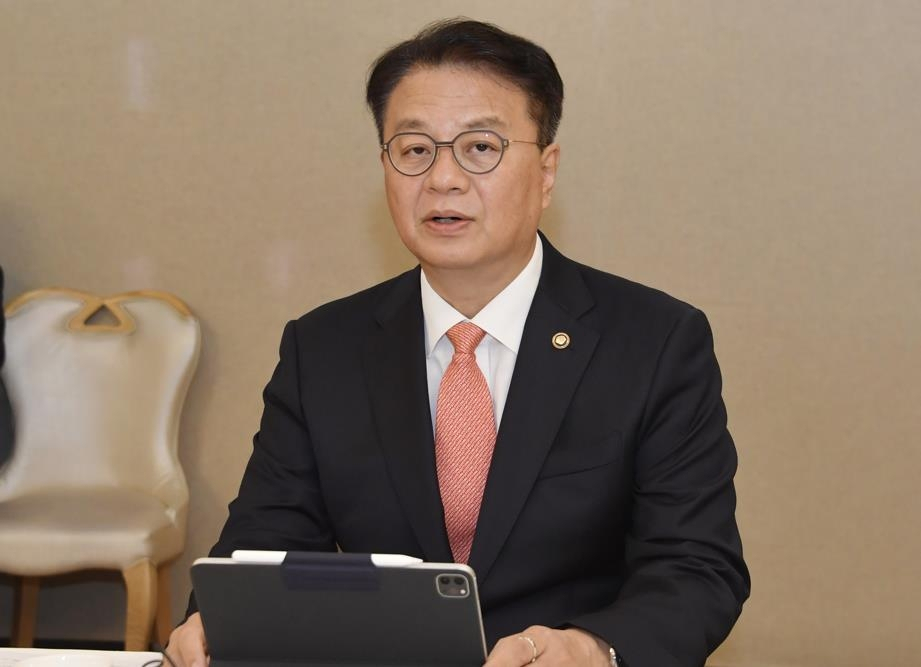 First Vice Finance Minister Bang Ki-sun speaks during a meeting in Seoul on Friday (MOEF)
