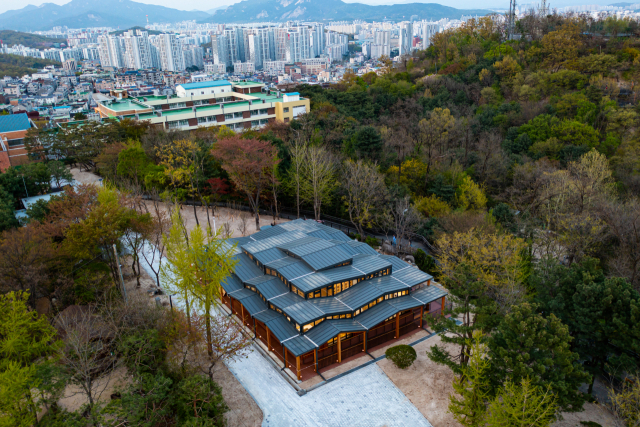 A view of Odong Book Shelter located inside the Odong Neighborhood Park in Seongbuk-gu, northern Seoul (Seoul Metropolitan Government)