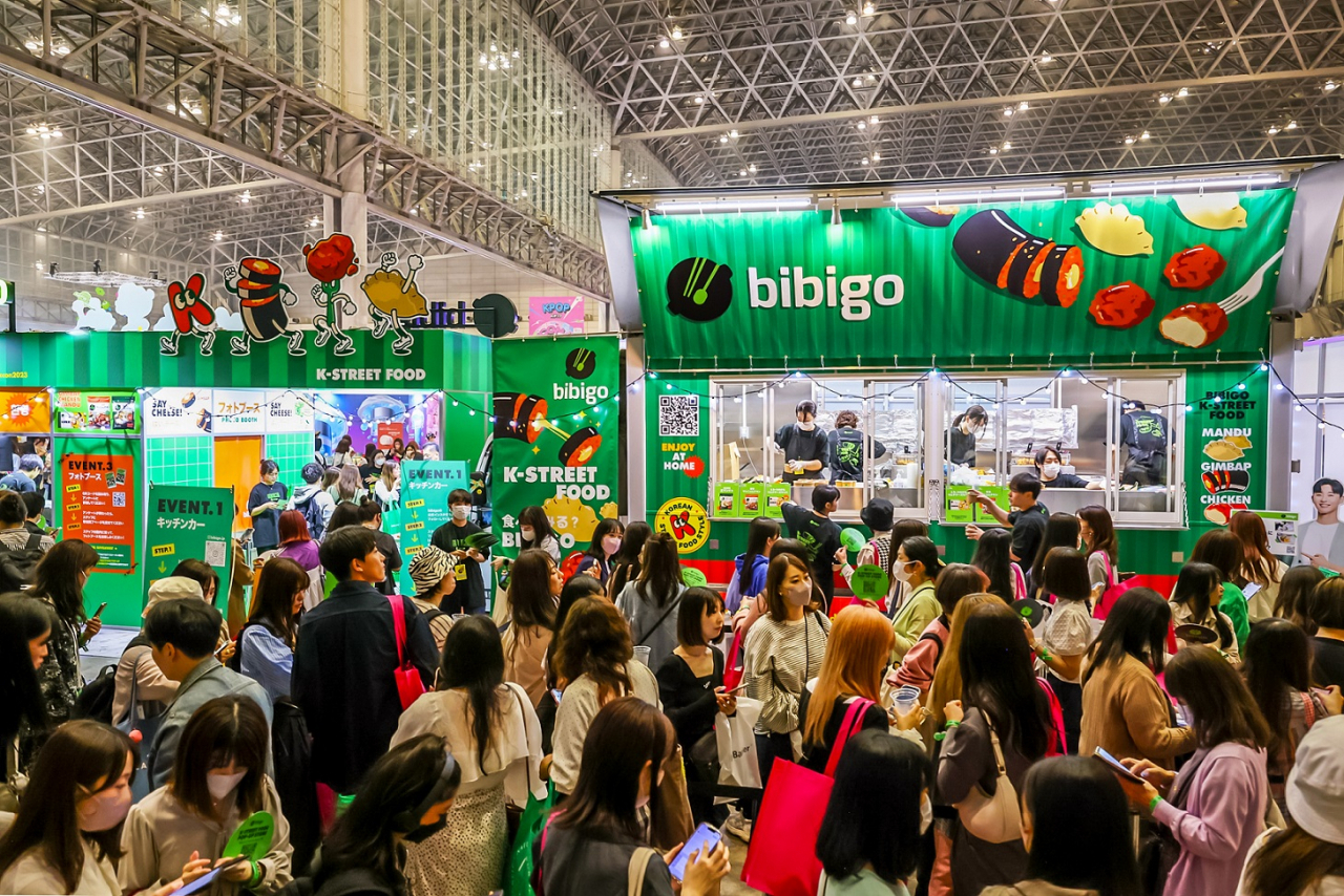 Japanese consumers visit CJ CheilJedang's Bibigo booth in K-Con Japan 2023 held in Chiba, Japan. (CJ CheilJedang)