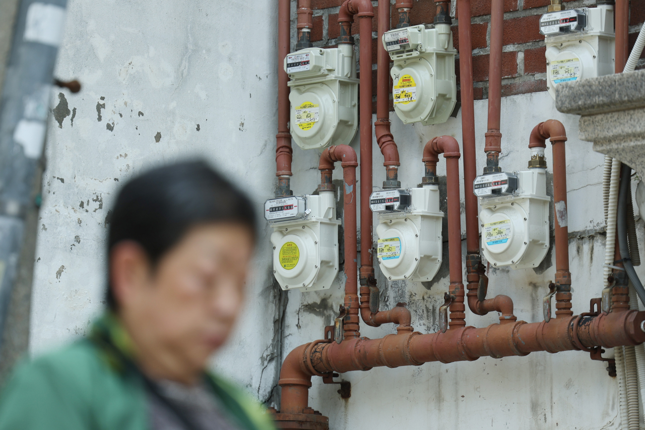 This photo shows gas meters installed at a residential area in Seoul, Monday. (Yonhap)