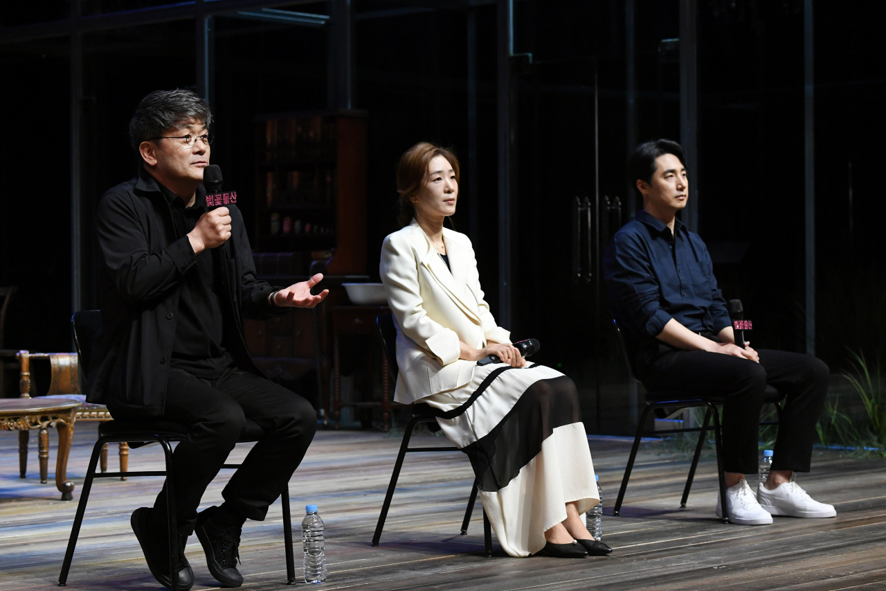 (From left) Director Kim Kwang-bo and actors Baik Ji-won and Lee Seung-joo speak at the press conference held at the National Theater Company of Korea, Wednesday. (NTCK)