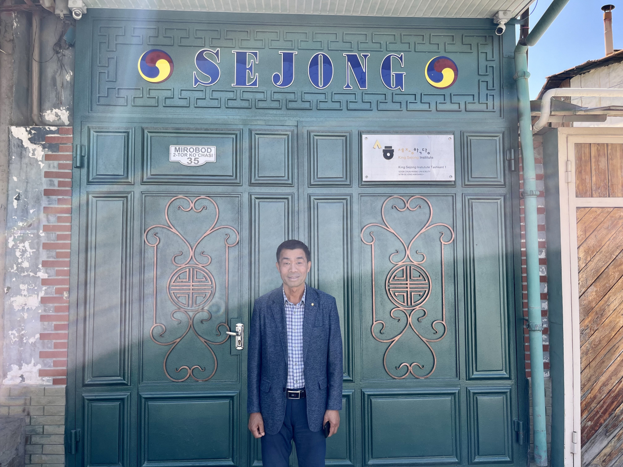 Hur Seon-haeng, who founded the one of the first Korean language schools in Tashkent more than 30 years ago, is the director of the King Sejong Institute in Uzbekistan's capital. (Kim Arin/The Korea Herald)