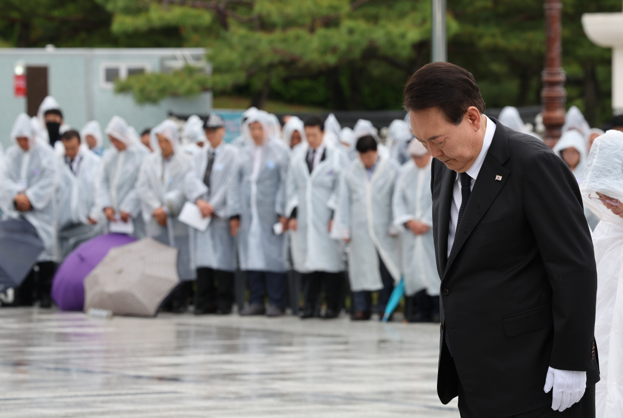 President Yoon Suk Yeol honors South Korea’s fallen democracy fighters in a memorial ceremony held Thursday in Gwangju. (Yonhap)