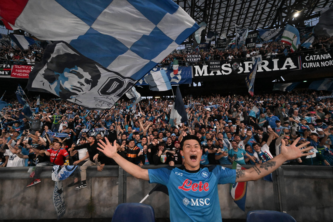 Napoli's Kim Min-jae celebrates with fans in celebration of their side's third-ever league title victory, the Scudetto, after winning the Serie A soccer match between SSC Napoli and ACF Fiorentina in Naples, Italy, on May 7, 2023. (EPA-Yonhap)