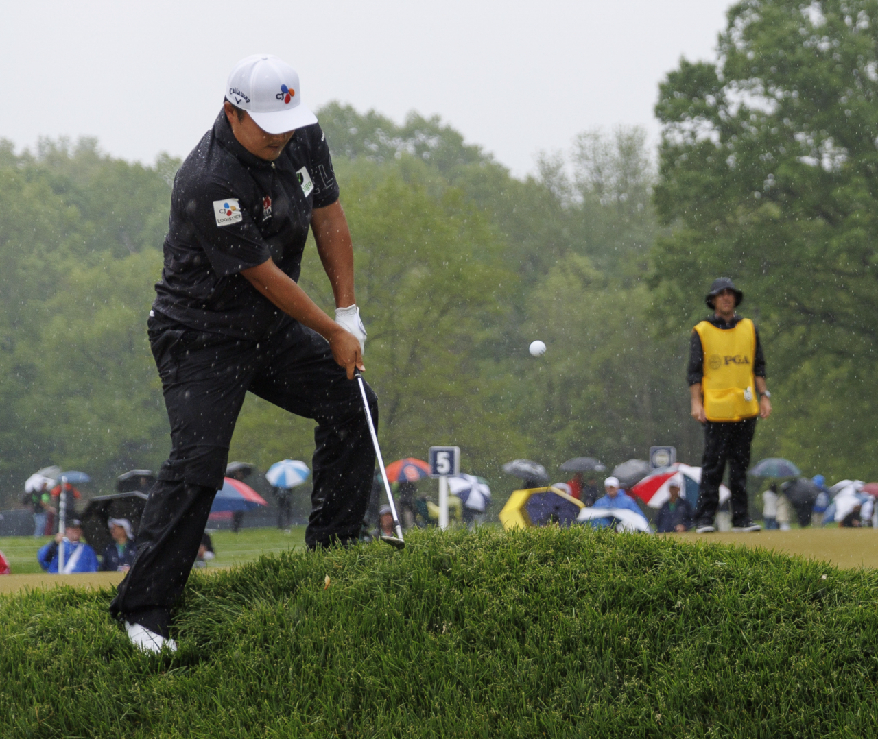 Lee Kyoung-hoon of South Korea hits a chip shot toward the fifth green during the third round of the PGA Championship on the East Course at Oak Hill Country Club in Pittsford, New York, on Saturday. (EPA)