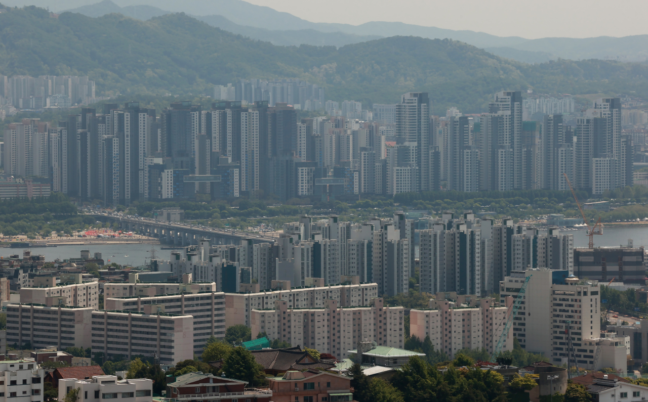 A view of high-rise buildings, seen from Namsan in Seoul (Yonhap)