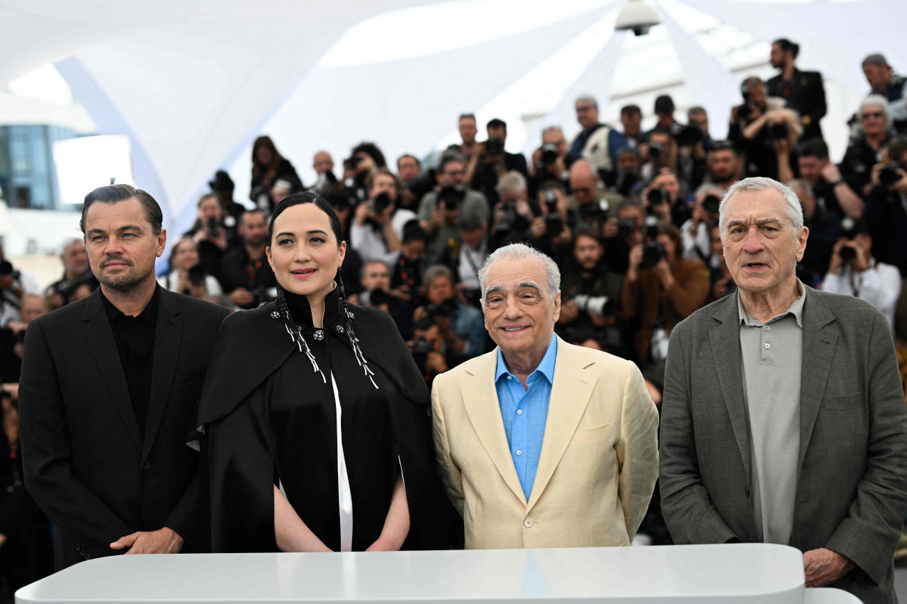 From left: US actor Leonardo Dicaprio, US actress Lily Gladstone, US director Martin Scorsese and US actor Robert de Niro pose during a photocall for the film for 'Killers of the Flower Moon' at the 76th international film festival, Cannes, southern France on Sunday. (AFP-Yonhap)