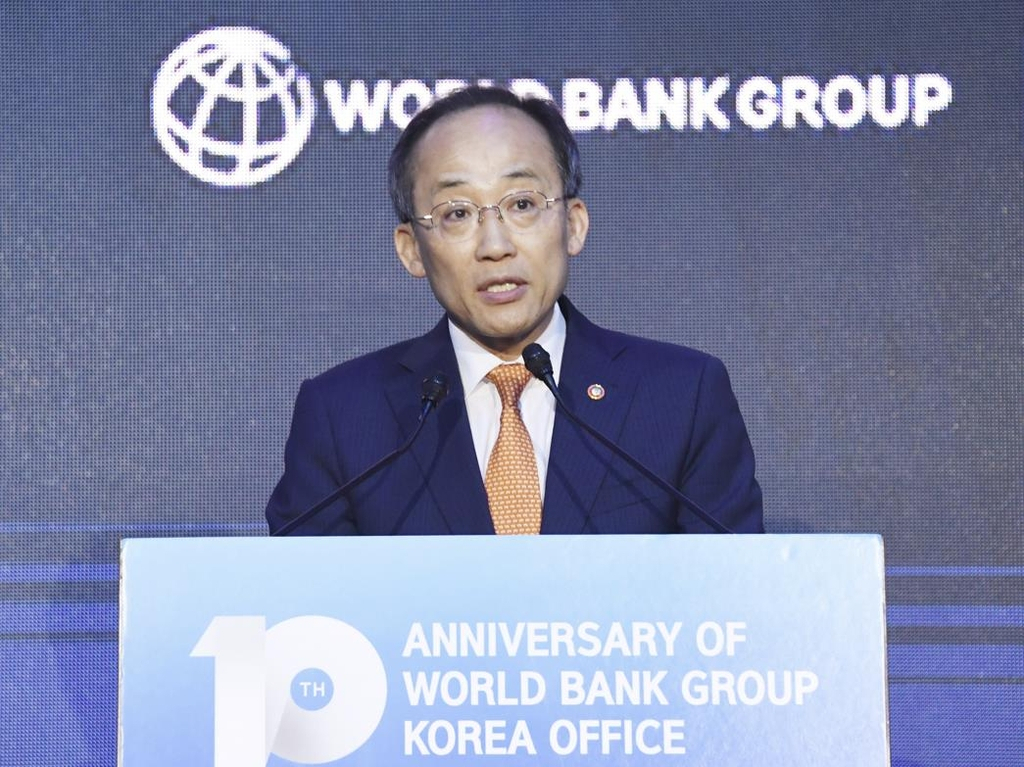 Finance Minister Choo Kyung-ho speaks during an event in Seoul to commemorate the 10th anniversary of the World Bank's office in South Korea on Tuesday. (Ministry of Economy and Finance)
