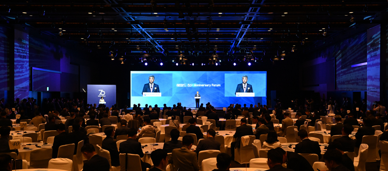 Herald Chairman Jung Won-ju delivers a speech at a banquet held in celebration of The Herald's 70th anniversary at Shilla Seoul on Wednesday. The banquet followed the 