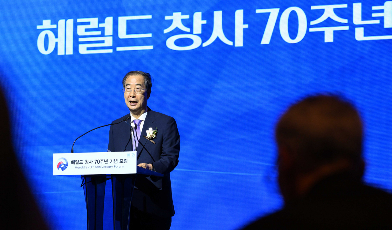 South Korean Prime Minister Han Duck-soo delivers a congratulatory remark during the 