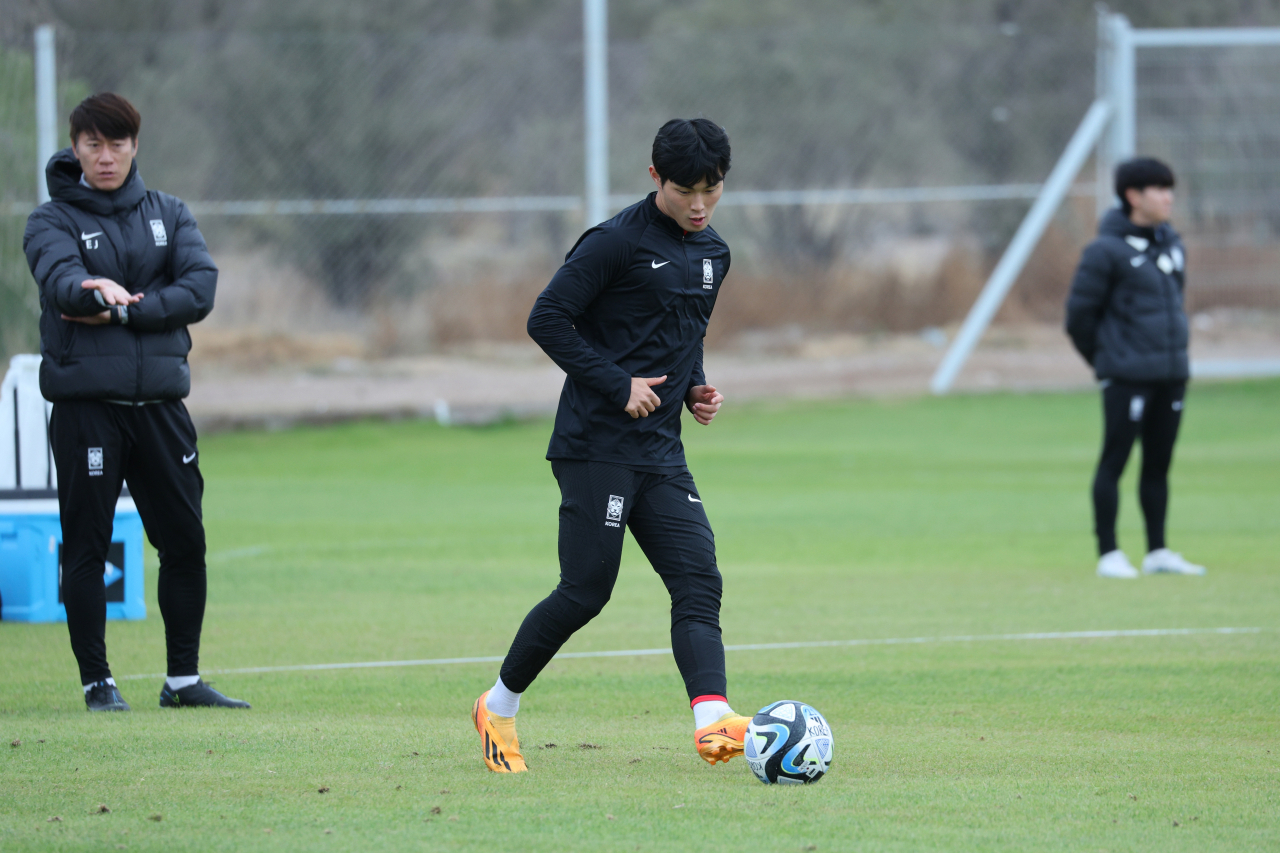 South Korean players are at a training session during the FIFA U-20 World Cup held in Mendoza, Argentina, Thursday. ( Korea Football Association)