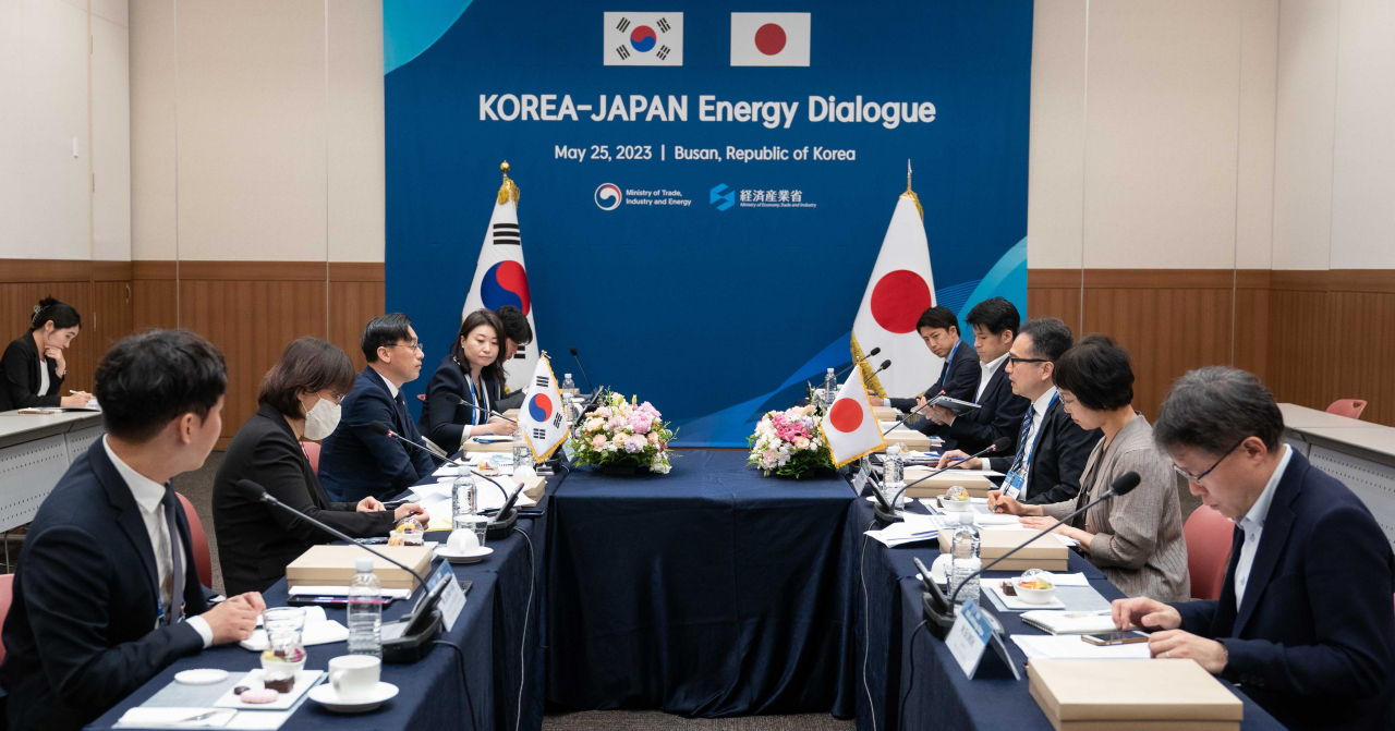 This photo shows South Korean and Japanese officials holding a bilateral energy dialogue in the southern port city of Busan last Thursday. (MOTIE)