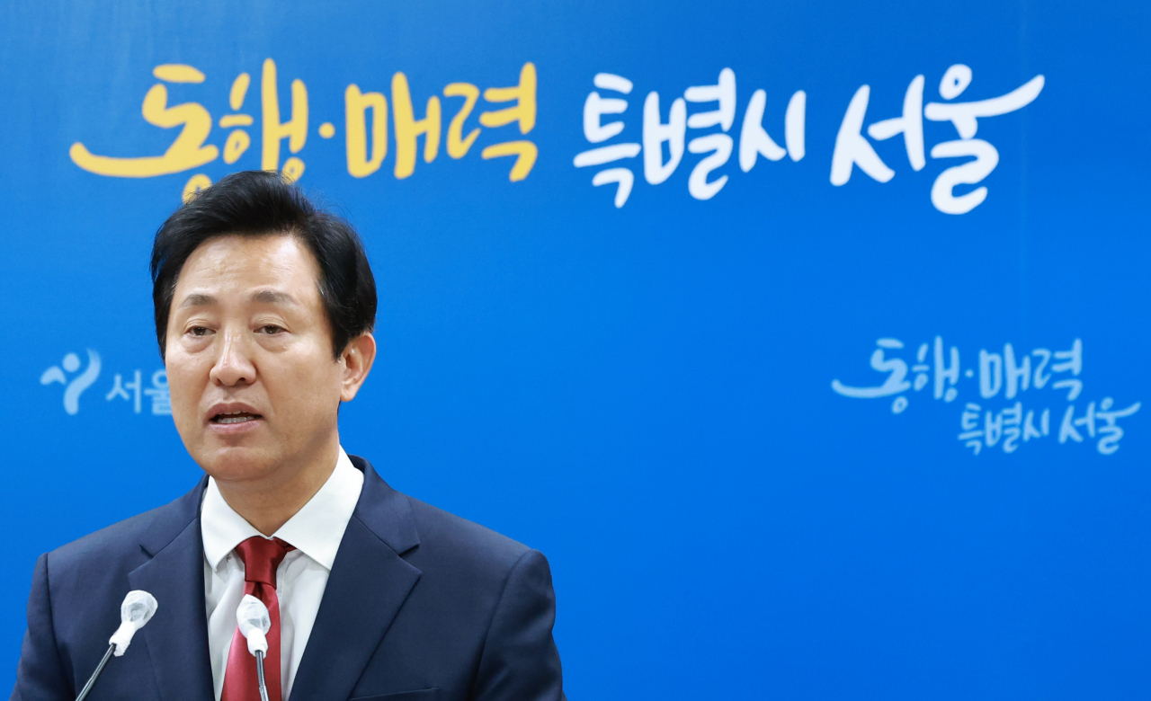 Seoul Mayor Oh Se-hoon speaks at a press conference at the city hall on Wednesday. (Yonhap)