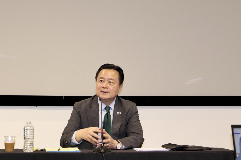 South Korean Ambassador to the United States Cho Hyun-dong speaks while meeting with reporters in Washington on Thursday. (Washington Press Corps-Yonhap)