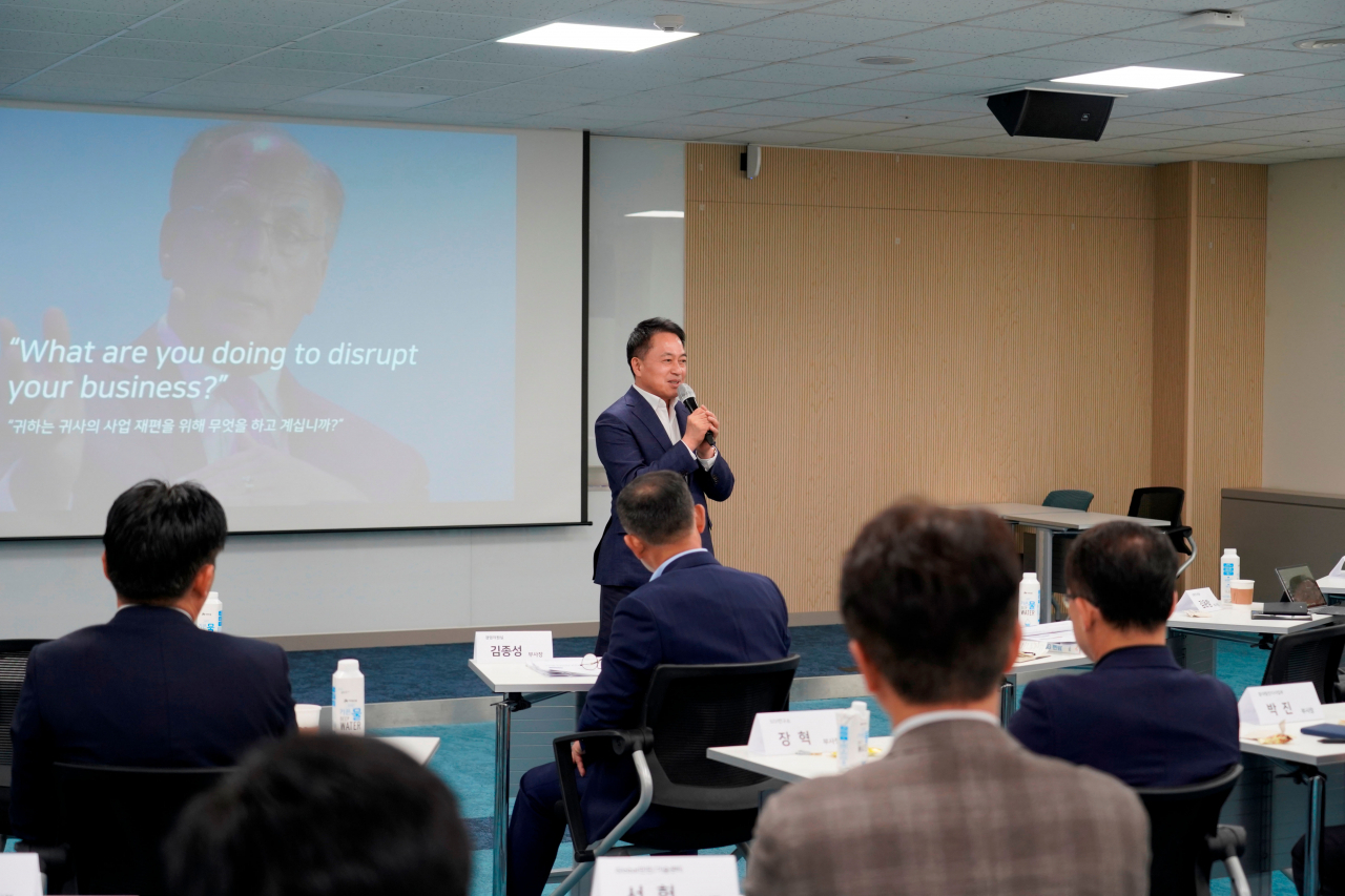 Samsung SDI CEO Choi Yoon-ho speaks during an ESG workshop at the company's headquarters in Giheung, Gyeonggi Province, Thursday. (Samsung SDI)