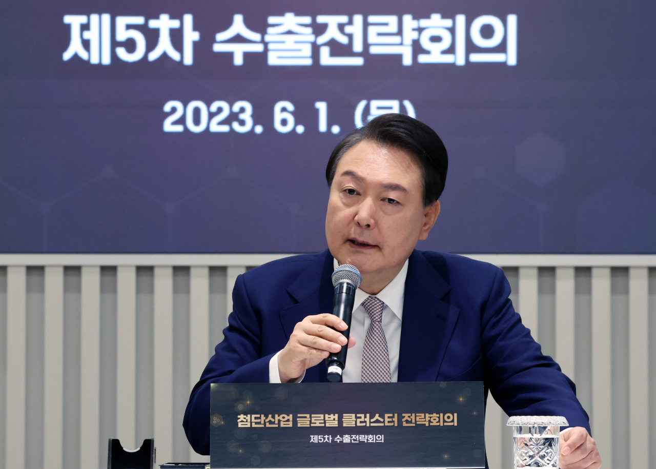 President Yoon Suk Yeol speaks at a meeting held at the Seoul Startup Hub M+ in Seoul on Thursday. (Yonhap)