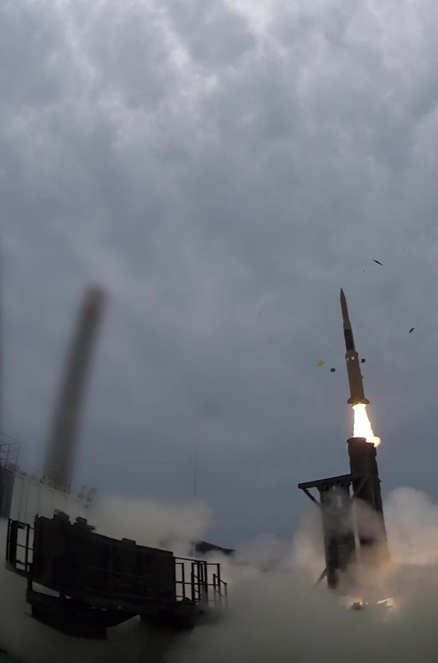 South Korea's homegrown long-range sufare-air-to-air missile, better known as the L-SAM interceptor, is fired from a platform located in the West Sea of the Korean Peninsula to shoot down an incoming ballistic missile target during an interception test, Tuesday. (Photo - Agency for Defense Development)