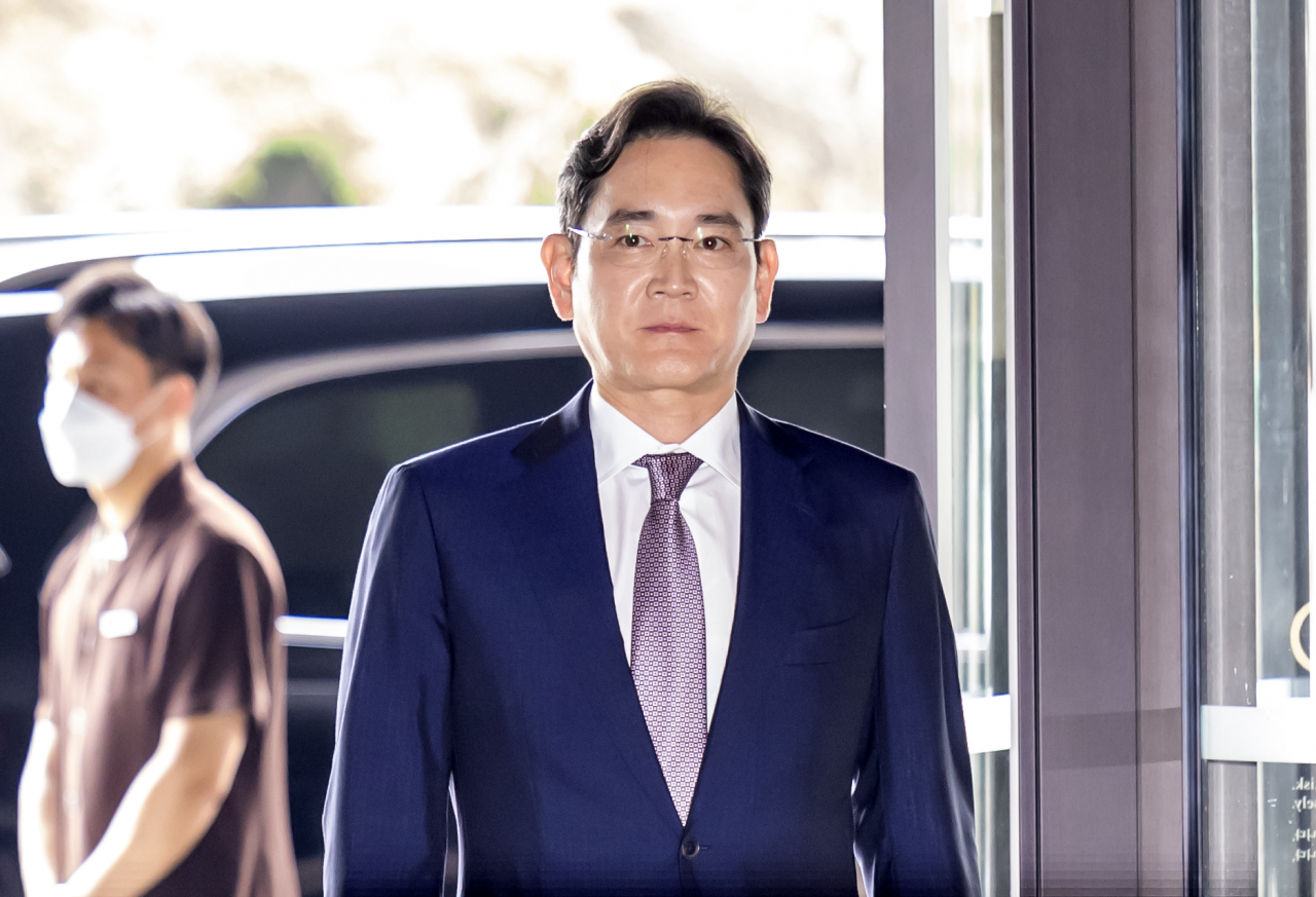 Samsung Electronics Chairman Lee Jae-yong arrives at the Samsung-owned Shilla Seoul on Thursday to attend the Ho-Am Award ceremony. (Yonhap)