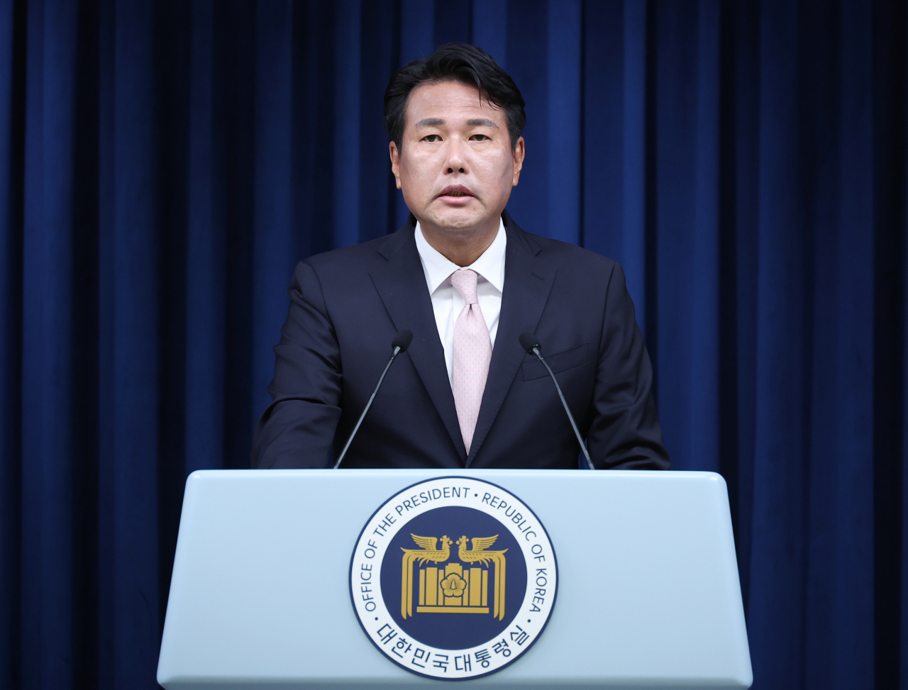 Kim Tae-hyo, President Yoon’s deputy national security adviser, speaks to reporters at the presidential office in Yongsan-gu, Seoul, Wednesday. (Yonhap)