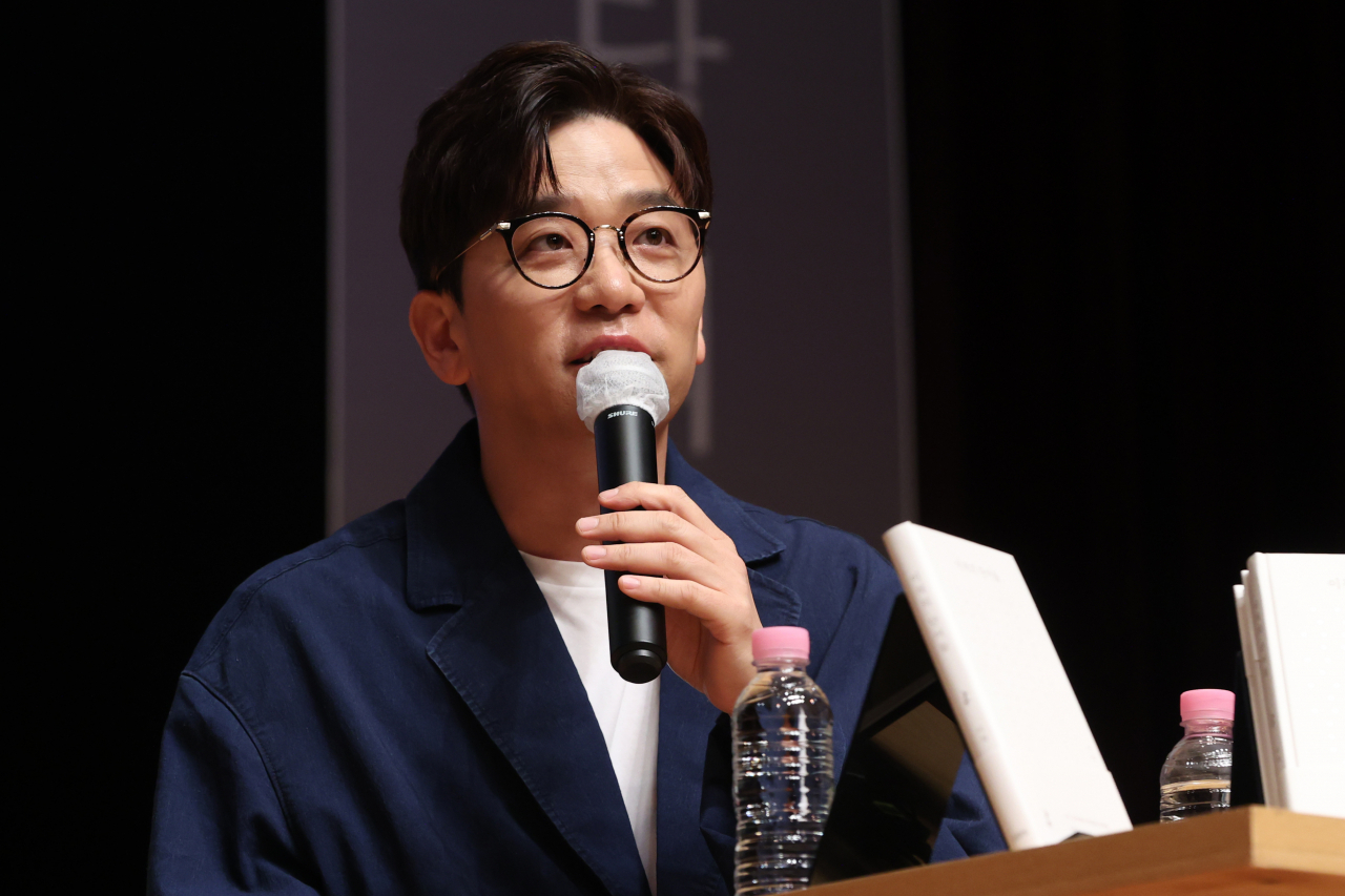 Lee Juck speaks at a press conference held in Jung-gu, Seoul, on May 31. (Yonhap)