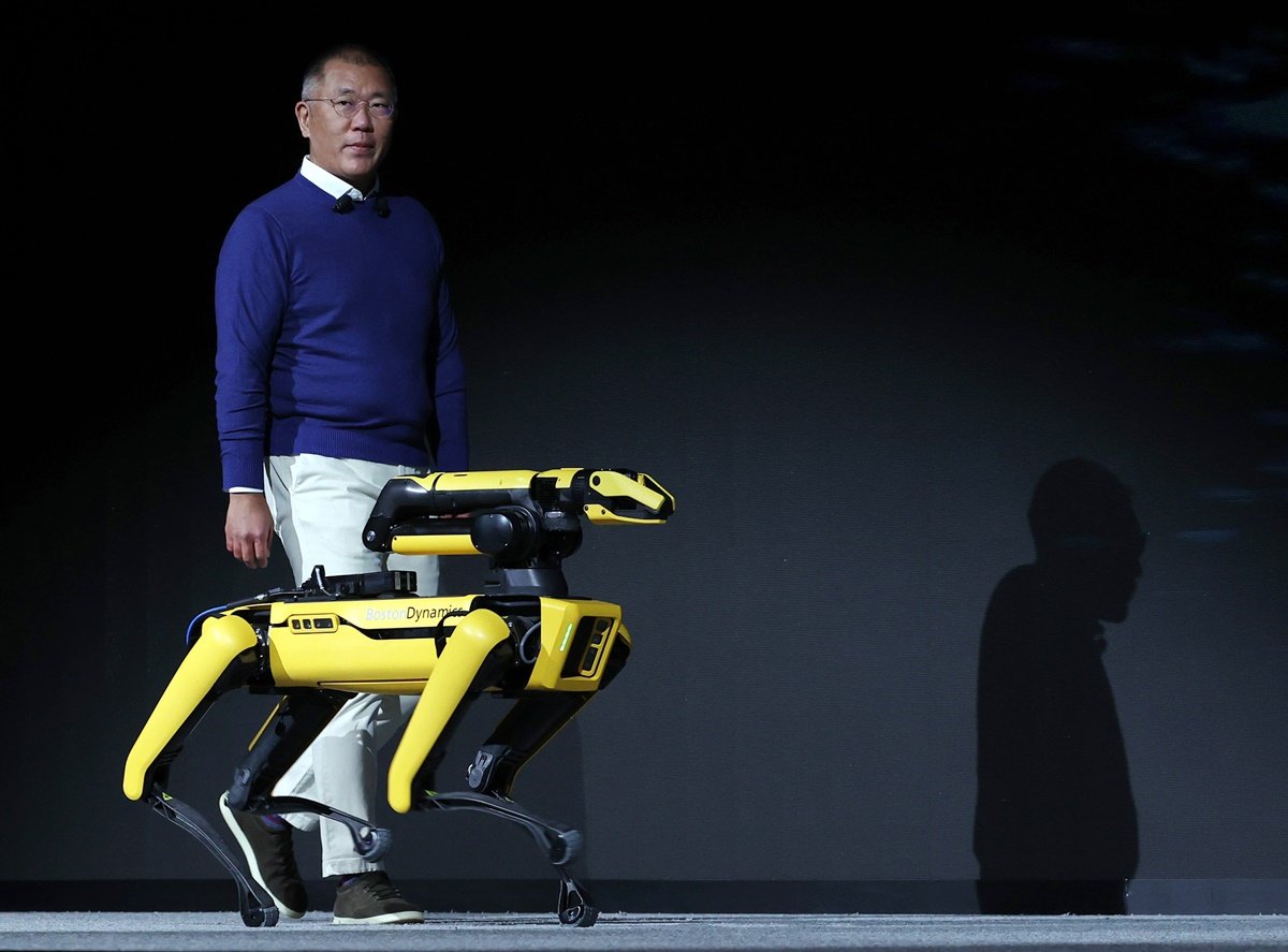 Hyundai Motor Group Chairman Chung Euisun walks on stage with Spot, a four-legged robot developed by Boston Dynamics, to give a presentation on the carmaker’s vision for robotics and the metaverse during the Consumer Electronics Show held in Las Vegas in January 2022. Hyundai acquired the Massachusetts-based robot developer for $1.1 billion in 2021. (Hyundai Motor Group)