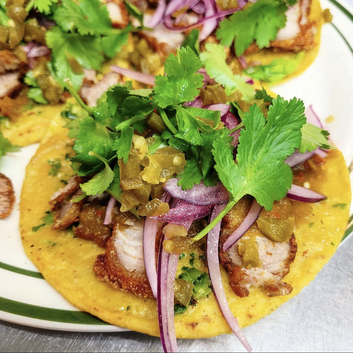 Tacos de cerdo crujientes (Cortesía de Instagram de Crispy Pork Town)