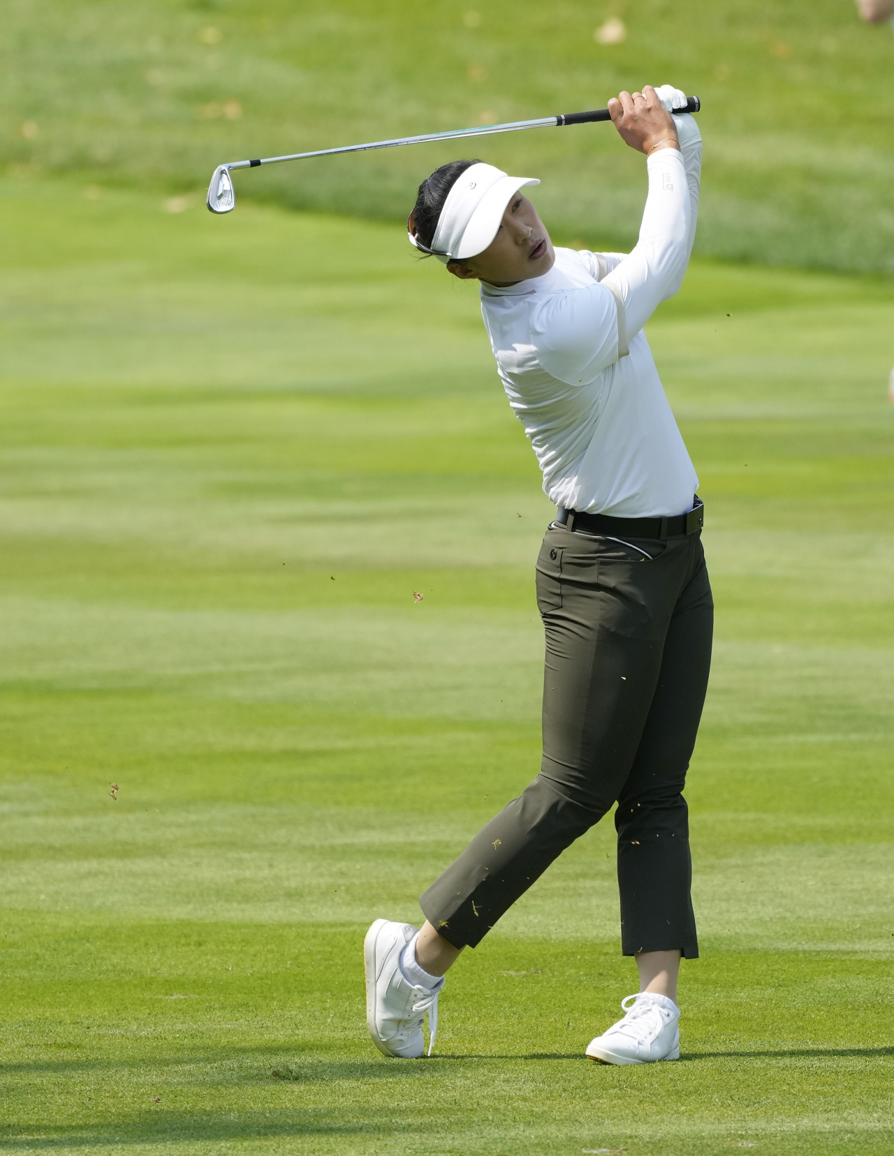 Yang Hee-young hits her approach shot onto the third green during the final round of the Meijer LPGA Classic golf tournament at Blythefield Country Club in Belmont, Mich, June 18. (AP-Yonhap)