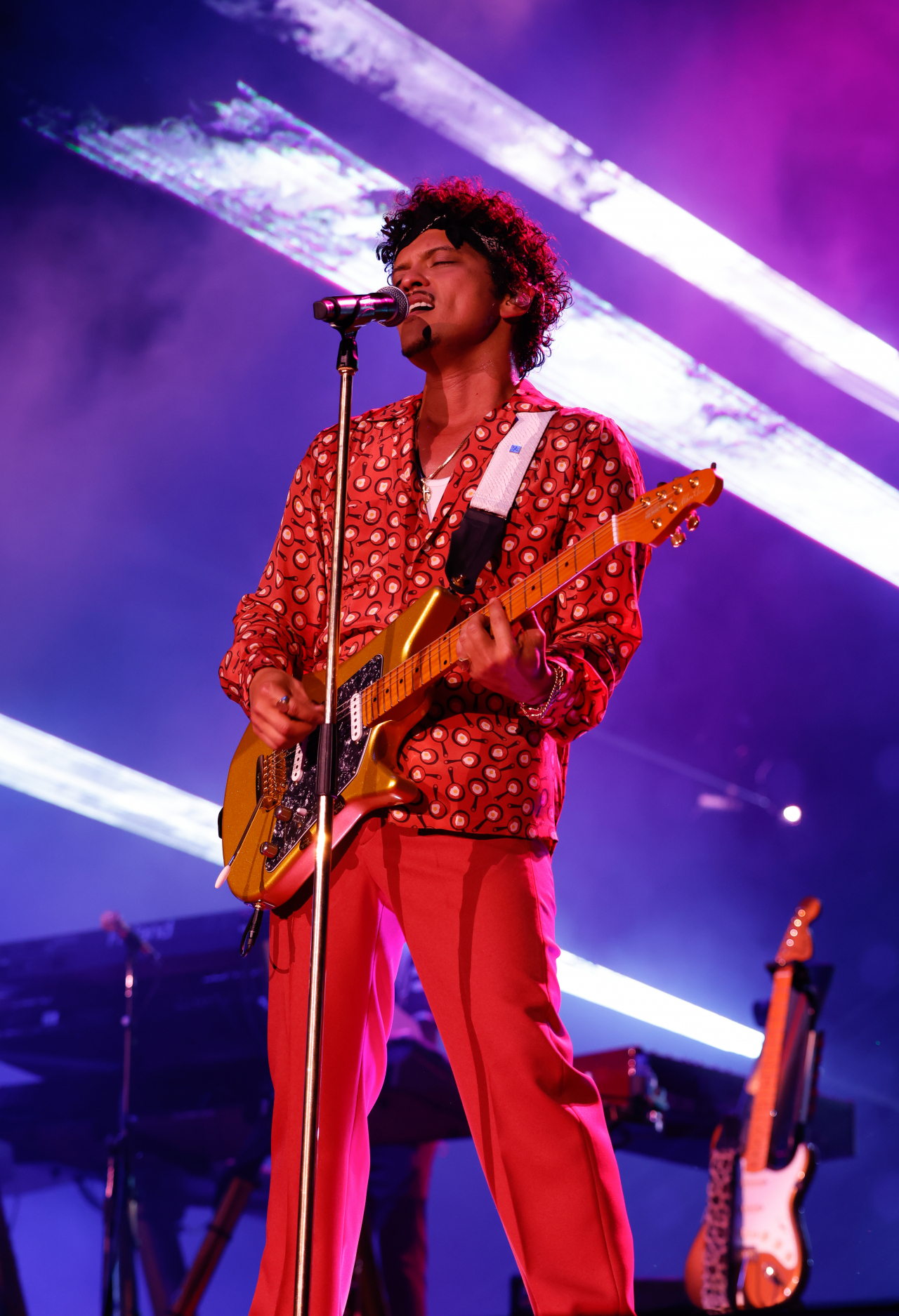 US singer-songwriter Bruno Mars performs during the ″Hyundai Card Super Concert 27 Bruno Mars″ concert held on Saturday and Sunday at the Jamsil Olympic Main Stadium, southern Seoul. (Hyundai Card)