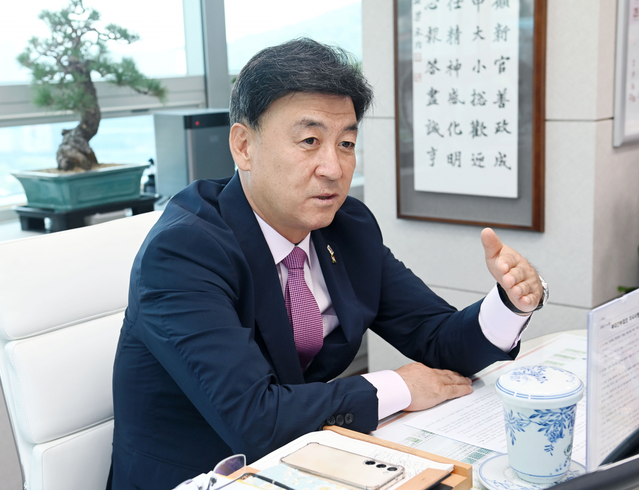 Mayor Bang Se-hwan speaks to The Korea Herald at his office in Gwangju, Gyeonggi Province, on June 2. (Gwangju City)