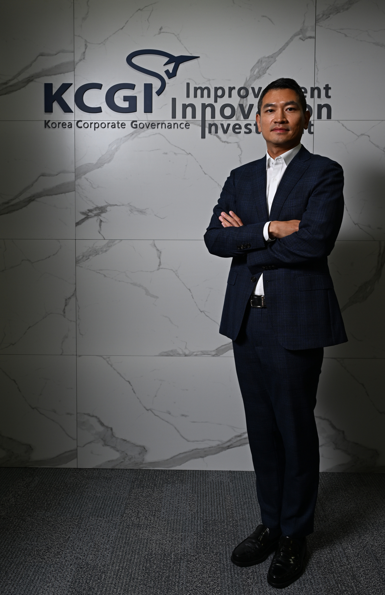 Korea Corporate Governance Improvement’s Managing Partner Lim Hyun-chol poses for a photo at the company's headquarters in Yeouido, Seoul, Tuesday. (Im Se-jun/The Korea Herald)