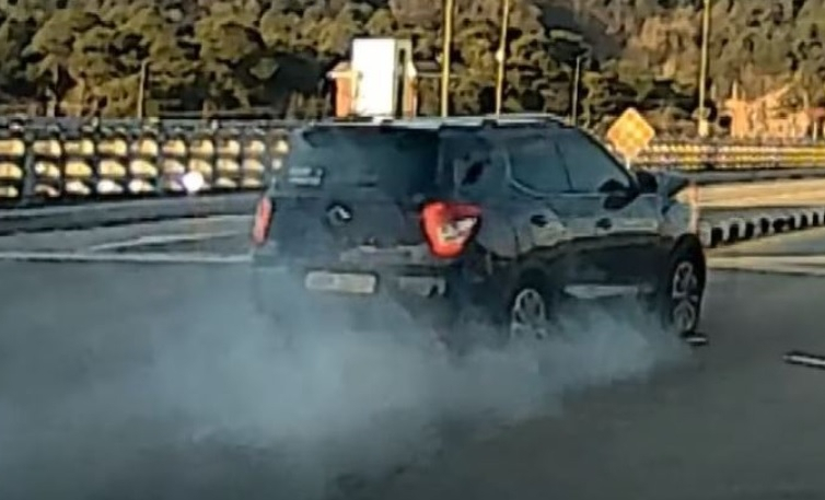 This screenshot from a news report by local broadcaster KBS shows a car running while emitting smoke on Dec. 6 in Gangneung, Gangwon Province, during a suspected unintended acceleration case. (KBS)