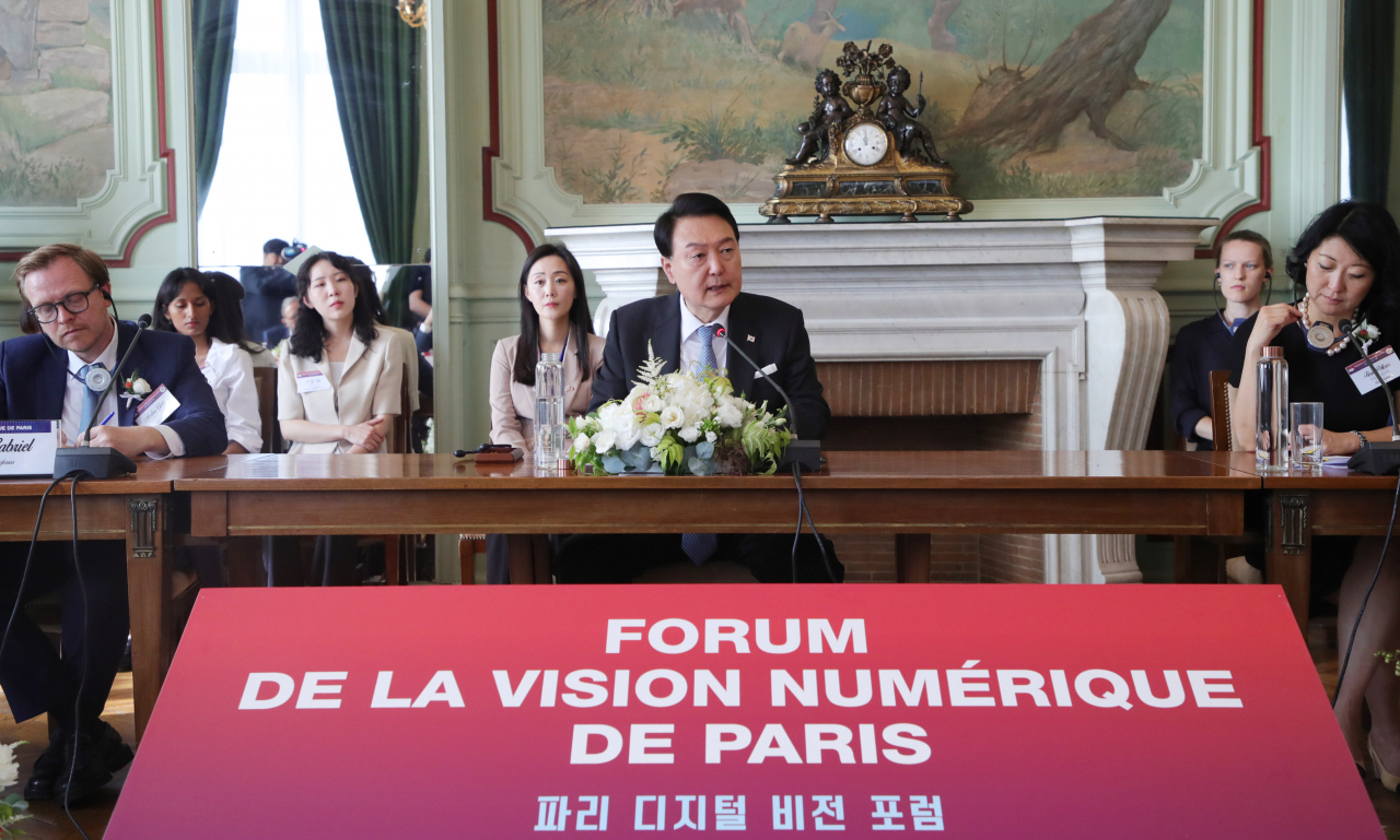 President Yoon Suk Yeol speaks at the Paris Digital Vision Forum held at the Sorbonne University in Paris on Wednesday (local time). (Yonhap)