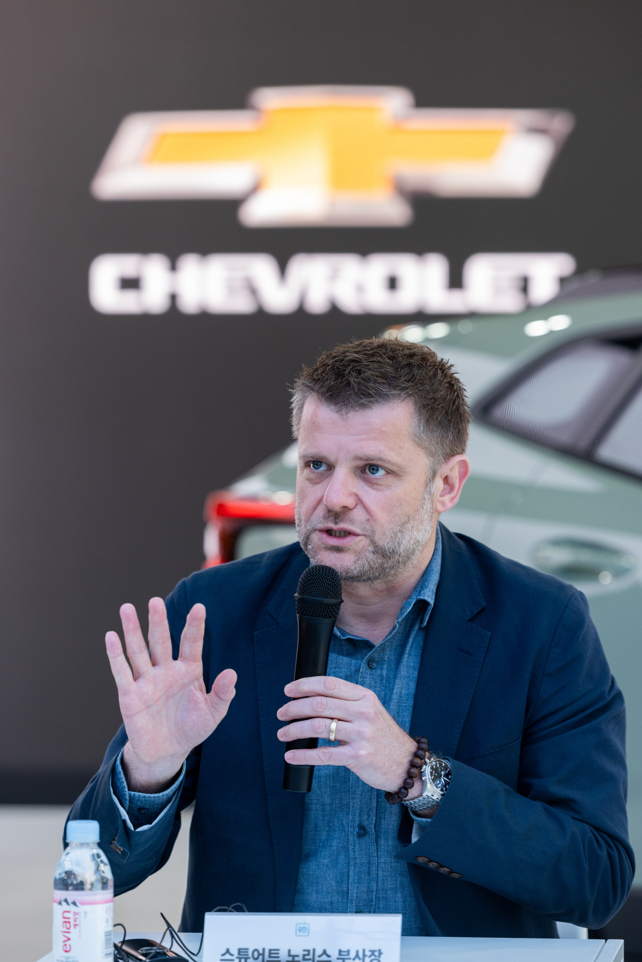 Stuart Norris, design vice president of GM China and GM International, speaks in an interview at the House of GM in Seoul on Tuesday. (General Motors)