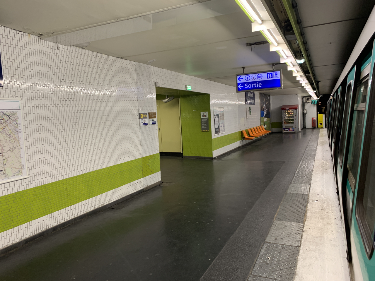 Villejuif–Louis Aragon station of the Paris Metro in the southern suburbs of Paris, where a 36-year-old South Korean tourist died on June 12, 2023, for unknown reasons. (Photo - Wikimedia Commons)