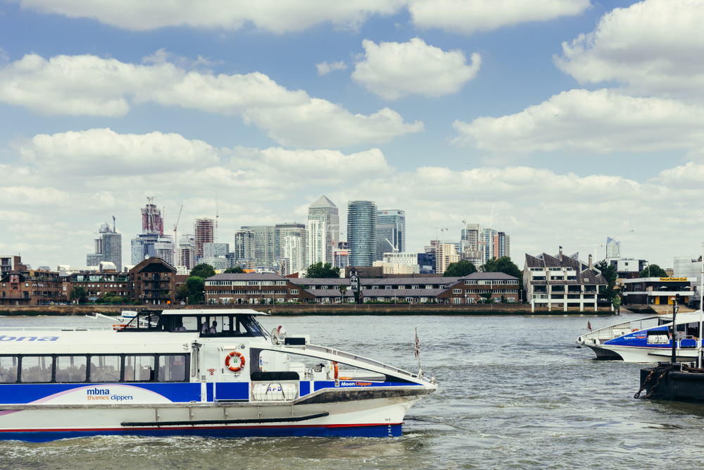 A river bus cruises along the Thames in London. (123rf)