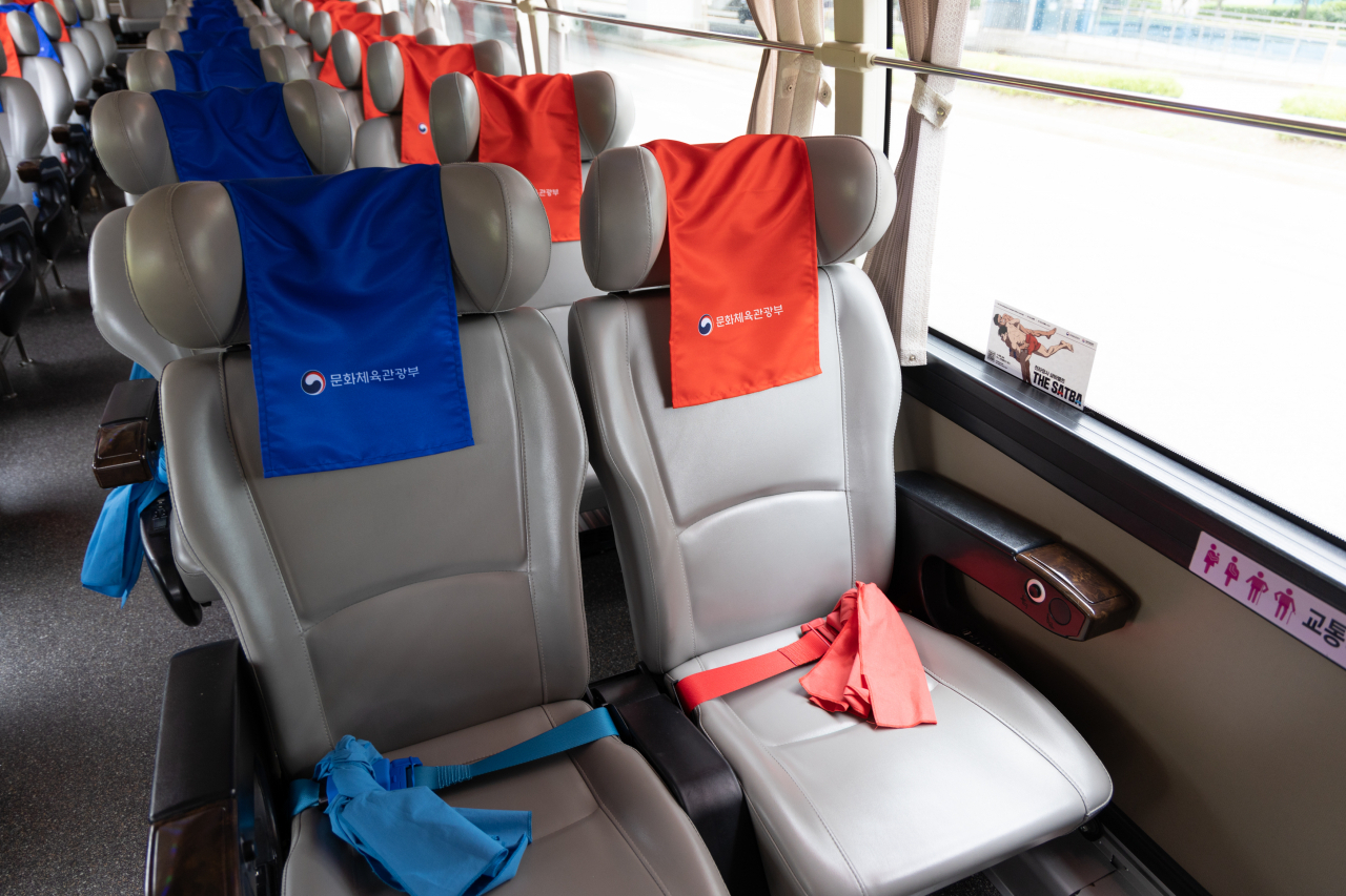 Safety belts inspired by traditional Korean wrestling bands are installed on an airport bus. The Ministry of Culture, Sports and Tourism announced that the 