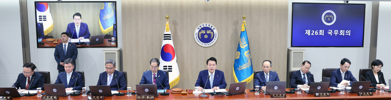 President Yoon Suk Yeol (center) speaks at the Cabinet meeting on Tuesday. (Yonhap)