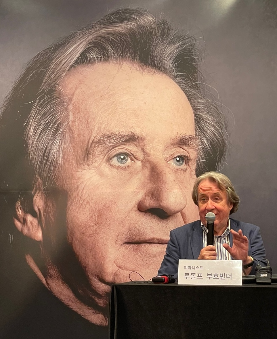 Austrian pianist Rudolf Buchbinder talks during a press conference at Ode Port in Apgujeong, Seoul, Wednesday. (Park Ga-young/The Korea Herald)