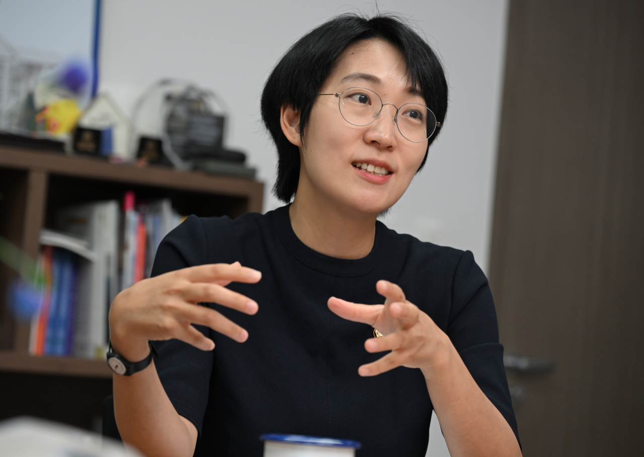 Rep. Jang Hye-young, a lawmaker of minor progressive Justice Party, speaks during an interview with The Korea Herald at the National Assembly. (Im Se-jun/The Korea Herald)