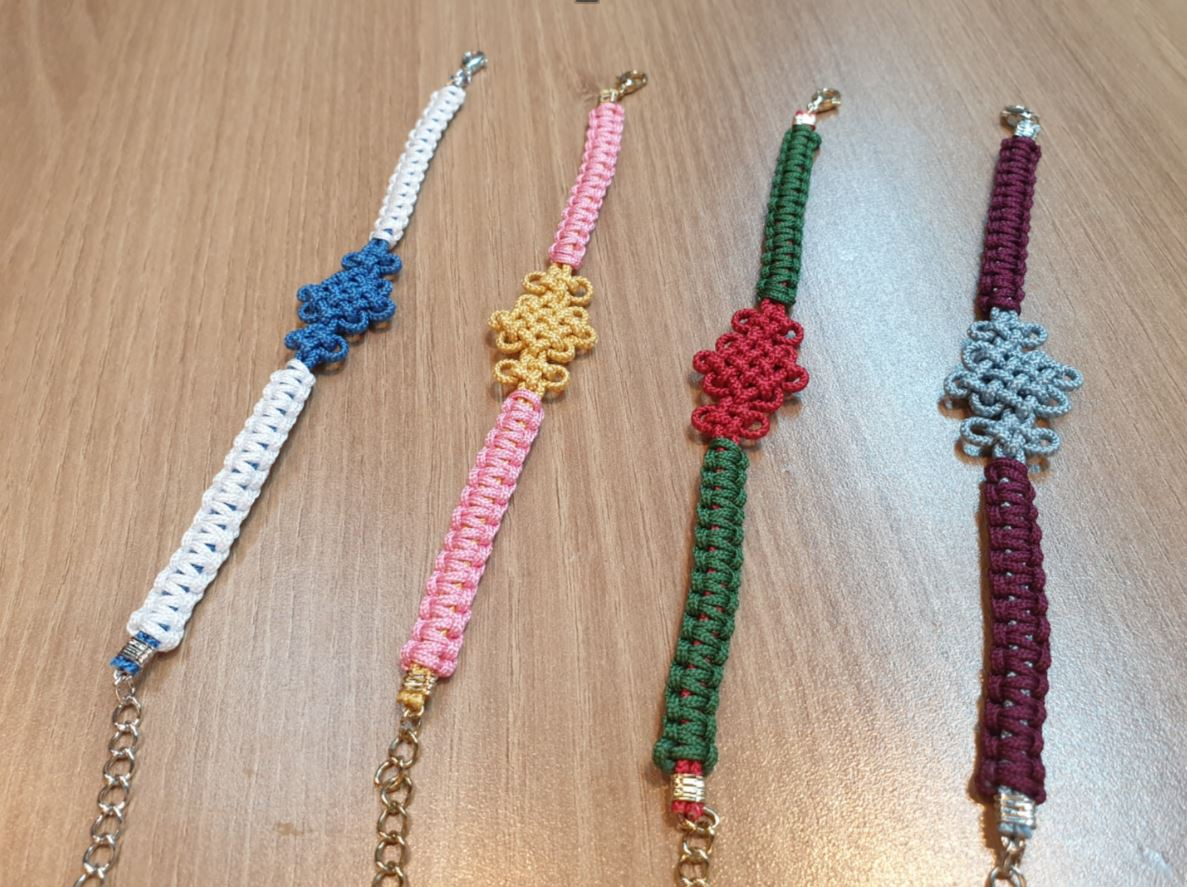 Different colors of dragonfly-shaped maedeup key chains (Donglim Knot Workshop)